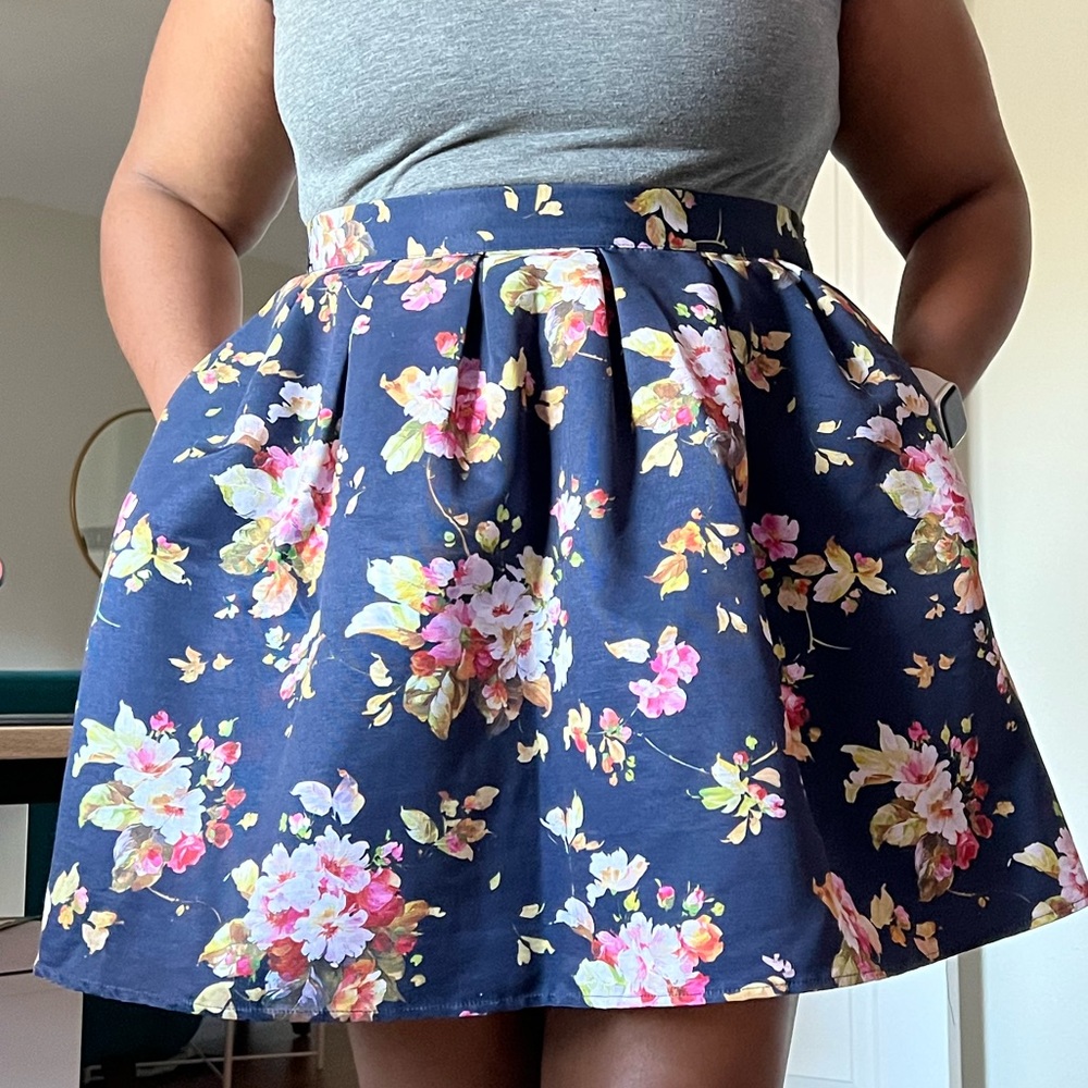 Floral mini circle skirt with pockets!